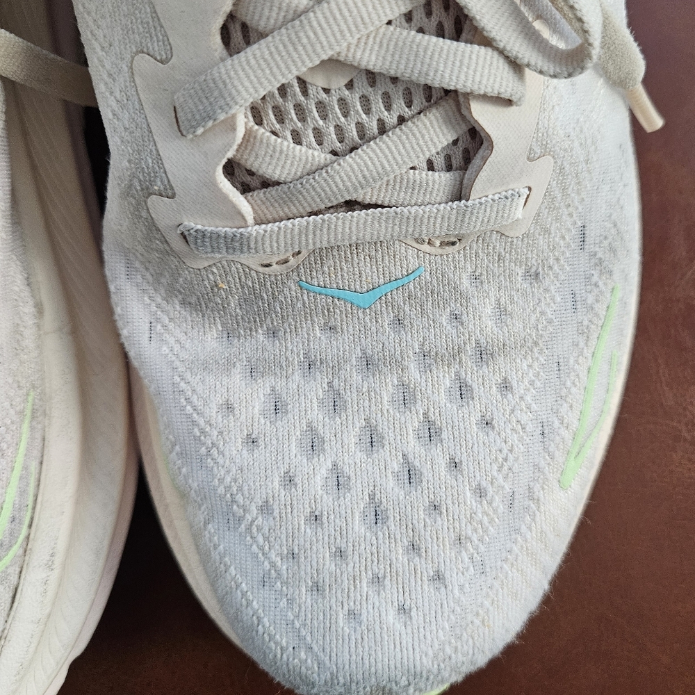 HOKA Clifton 9 size 7 womens - Picture 12 of 15